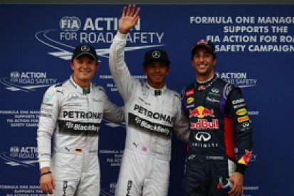 Australian GP: Hamilton denies Ricciardo pole in damp, Vettel 13th