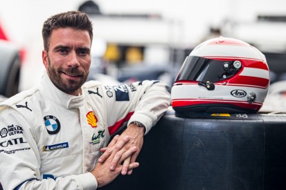 Philipp Eng würdigt Roland Ratzenberger in Le Mans mit Helmdesign