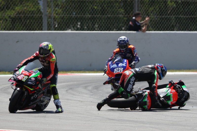 Smith bestraft, Lorenzo nicht: Der Aprilia-Fahrer zieht den Crash-Vergleich