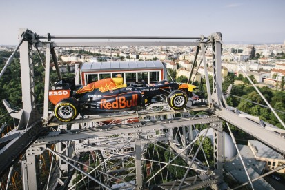 Spektakulärer PR-Stunt: Red Bull RB15 auf dem Wiener Riesenrad