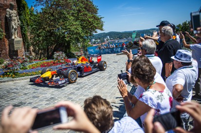 Max Verstappen: Spektakulärer Showrun auf den Schloßberg