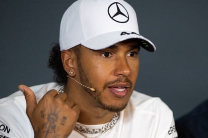 Hamilton witzelt mit Journalist: "Du bist noch nicht lange hier, oder ...?"