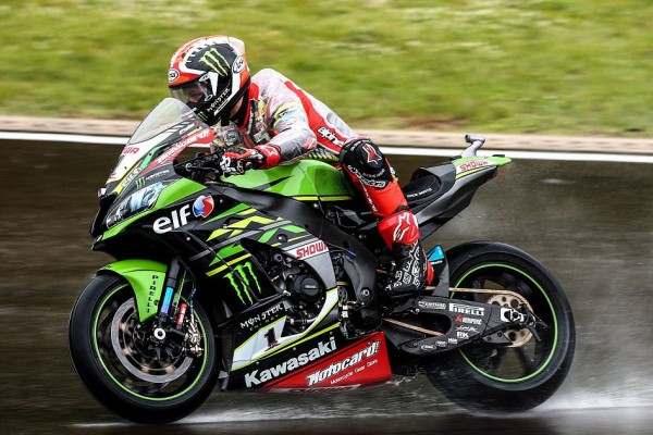 WSBK Donington FT3: Jonathan Rea dominiert auf nasser Strecke