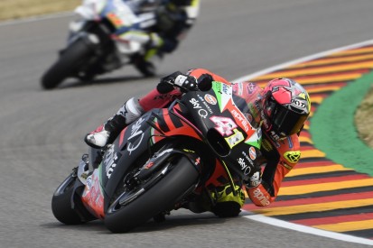 Crash in vorletzter Runde: Aleix Espargaro verschenkt Top-10-Ergebnis