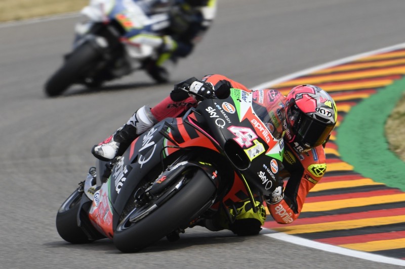 Crash in vorletzter Runde: Aleix Espargaro verschenkt Top-10-Ergebnis
