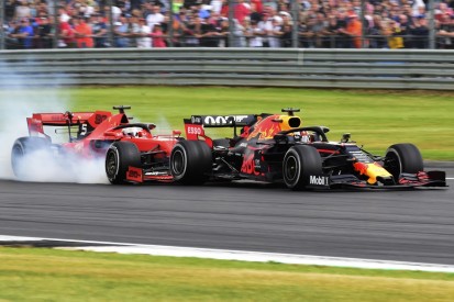 Der Red Bull stirbt nie: Verstappen schleppt stark beschädigtes Auto in Ziel