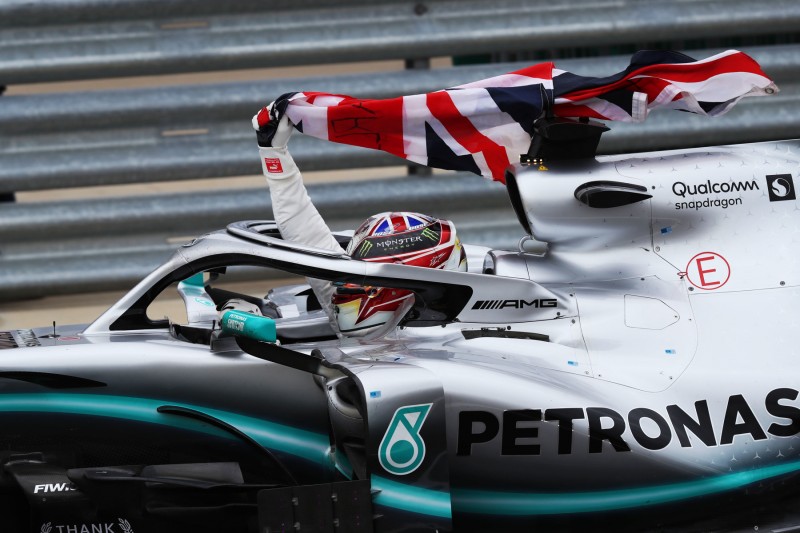 Hamiltons Extraklasse: Boxenstopp verweigert, Bonuspunkt geholt!