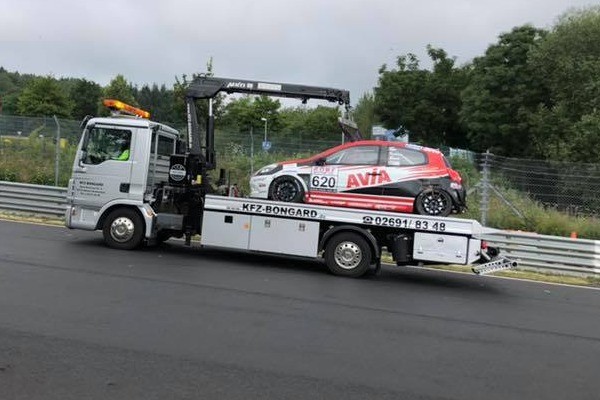 Quali-Unfall mit vier Fahrzeugen bei VLN4: Das geschah im Kesselchen