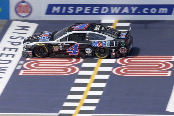 NASCAR Michigan: Harvick gewinnt Spritpoker nach Rundenrückstand