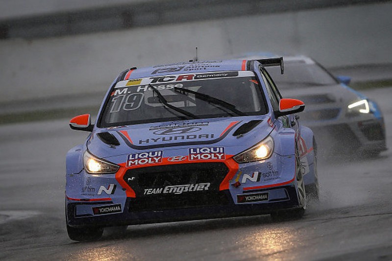 TCR Germany Nürburgring: Hyundai-Fahrer Hesse siegt bei Wetterkapriolen