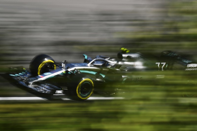 Mercedes neun Zehntel zurück: Ferrari "vernichtet uns auf den Geraden"