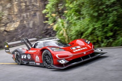 Volkswagen setzt mit dem ID.R ersten Rekord am Berg Tianmen