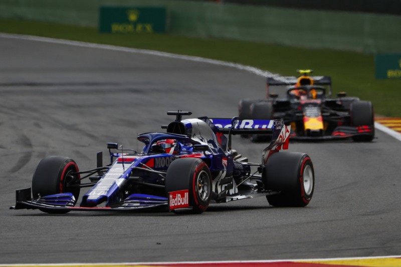 Kwjat von Albons Red-Bull-Debüt unbeeindruckt