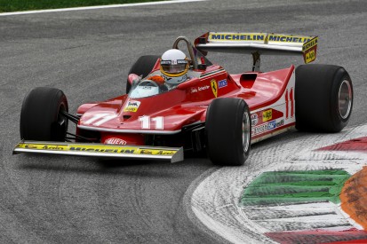 Jody Scheckter fährt in Monza Demorunden im Weltmeister-Ferrari