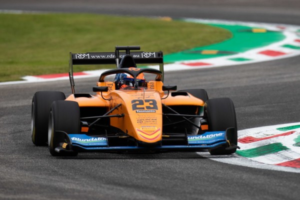 Formel-3-Horrorcrash in Monza: Peroni nach Flugeinlage mit Wirbelbruch