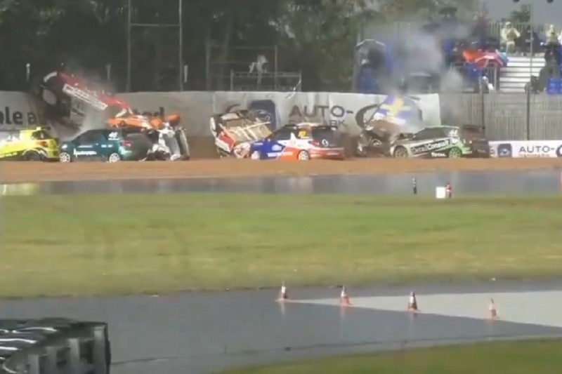 Kurioser Massencrash im dänischen Citroen DS3 Cup