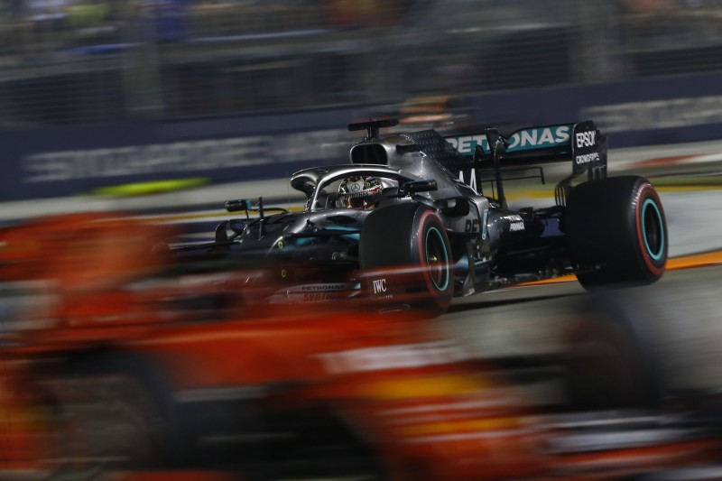 "WM noch nicht gewonnen": Hamilton nimmt Mercedes in die Pflicht