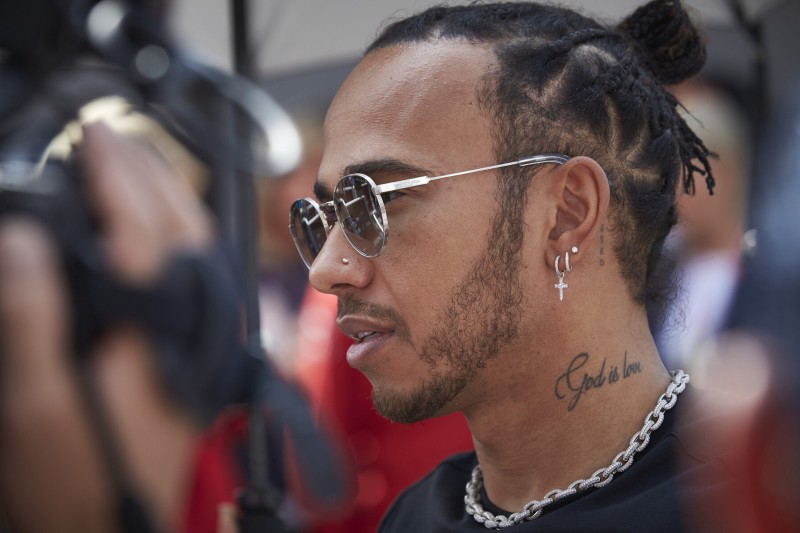 Hamilton kritisiert Verstappen: "Die FIA muss da sehr strikt sein"