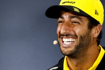 "Sprachtalent" Daniel Ricciardo flachst mit TV-Journalistin