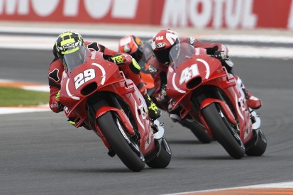 Aprilia in Valencia: Iannone stürzt nach Duell mit Teamkollege Espargaro