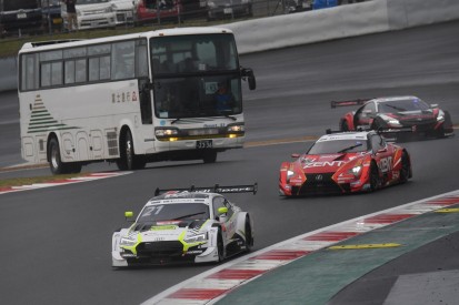 Reisebus mit Boliden auf Strecke: Circuit-Safari bald in DTM?