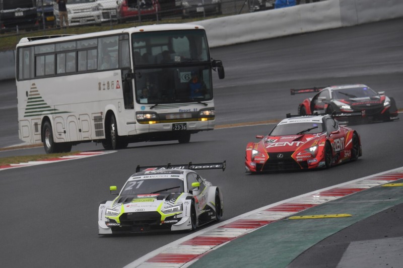 Reisebus mit Boliden auf Strecke: Circuit-Safari bald in DTM?