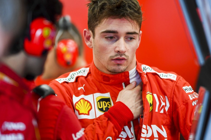 "Waren ein wenig verärgert": Leclerc reizt Ferrari mit Fallschirmsprung