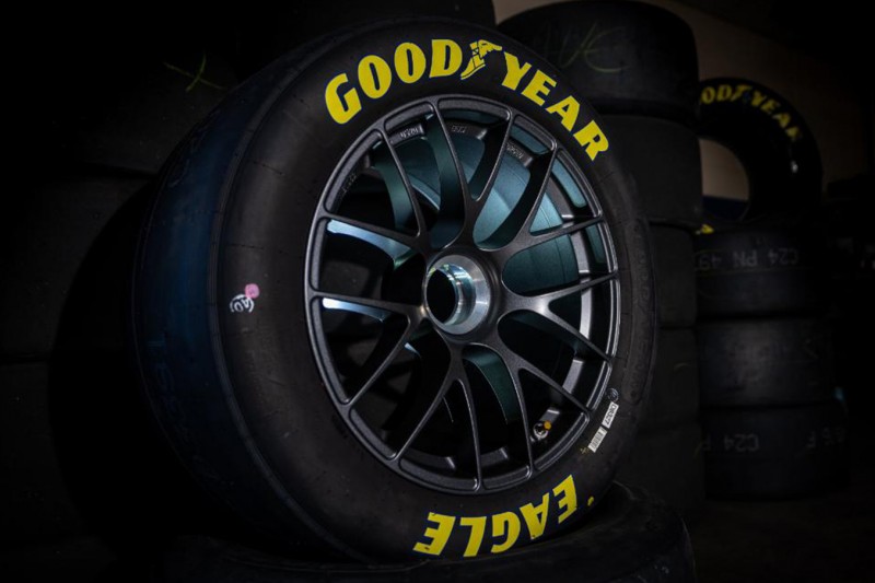 Die NASCAR-Woche: Wechsel auf Zentralmutter, Newman besucht Basis