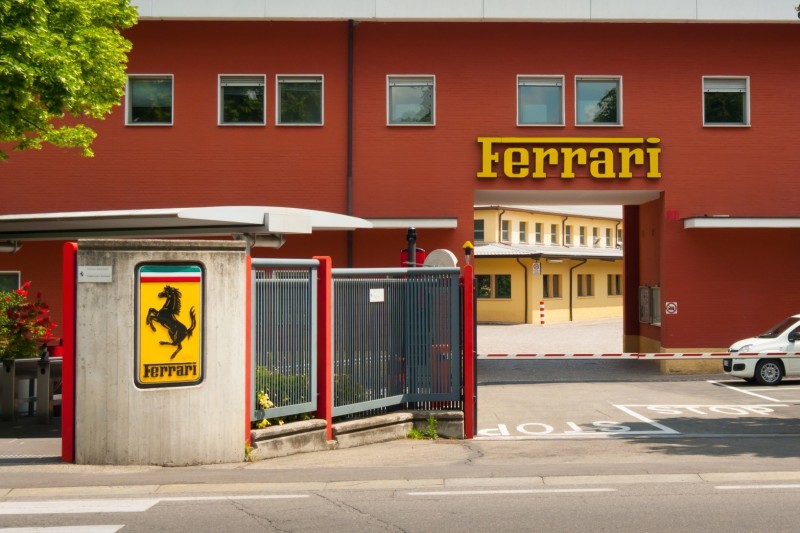 Wegen Coronavirus: Ferrari stellt Produktion in der Fabrik ein