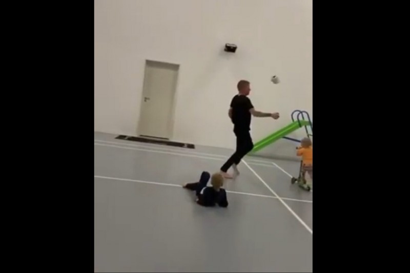 Klopapier-Challenge: So lustig ist's zu Hause bei Kimi Räikkönen!