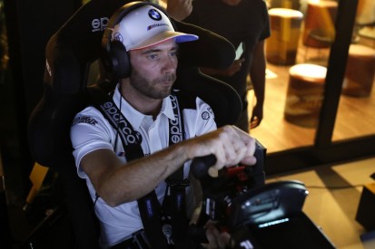 Eng: Sim-Podium kommt nicht an echte Pokale heran
