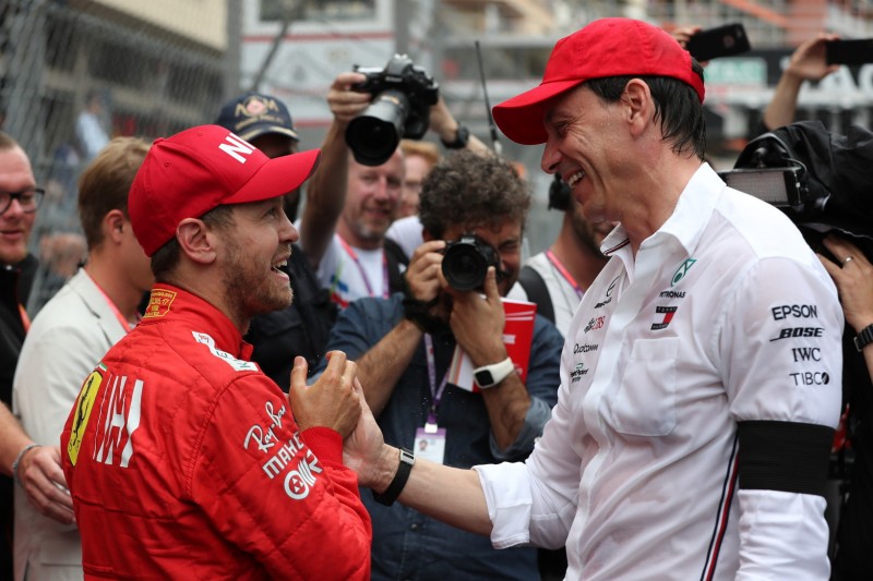 Mercedes über Vettel: "Wer weiß, was noch passiert?"