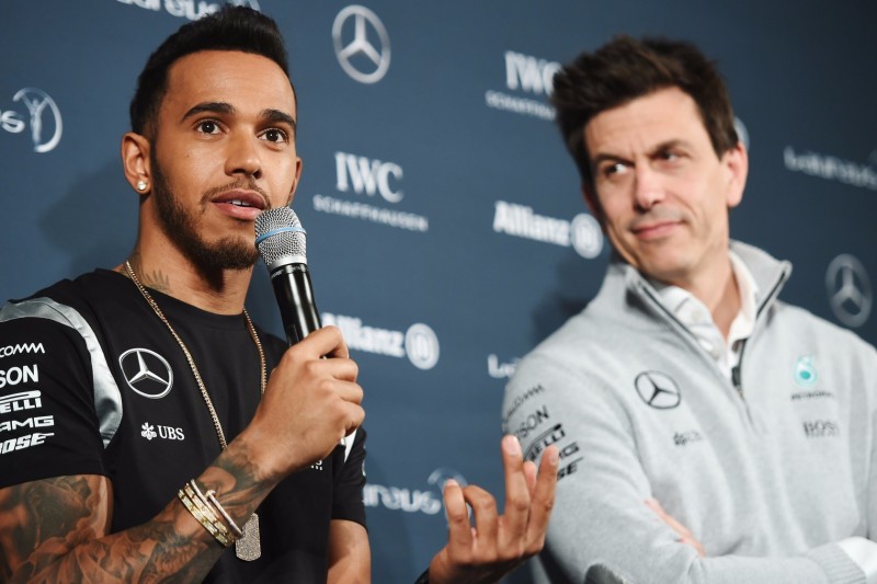 Wie Lewis Hamilton Toto Wolff den Alltags-Rassismus erklärt hat