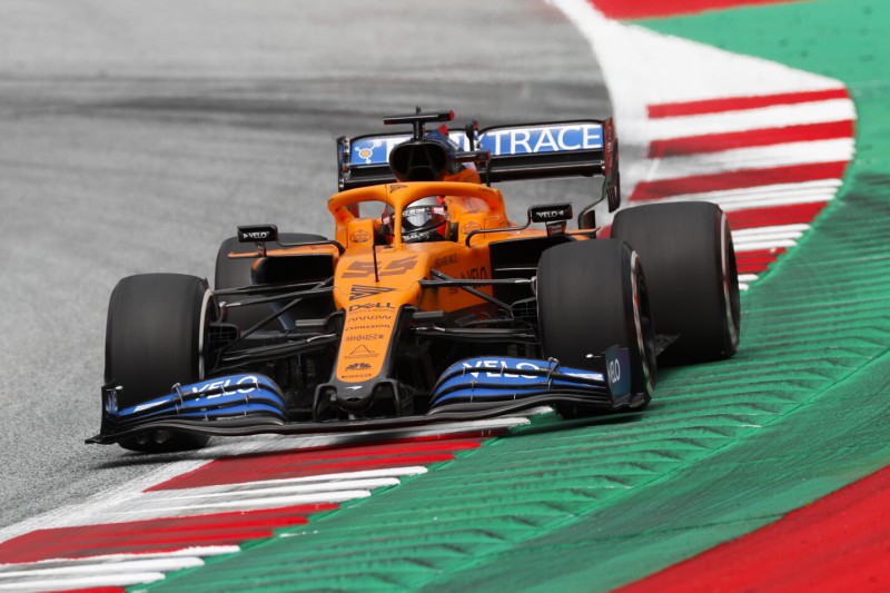 Carlos Sainz nach Flügelschaden: Racing Point ist "zu weit weg"
