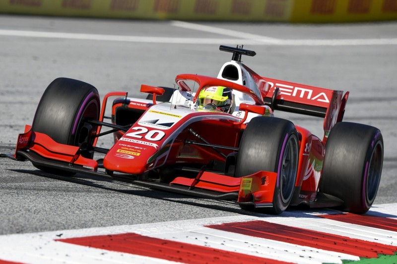 Reifengummi löst bei Mick Schumacher Feuerlöscher aus