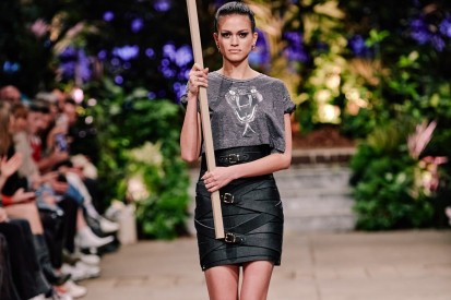 Power Girls: Modedesignerin hinter Grid-Girl-Look