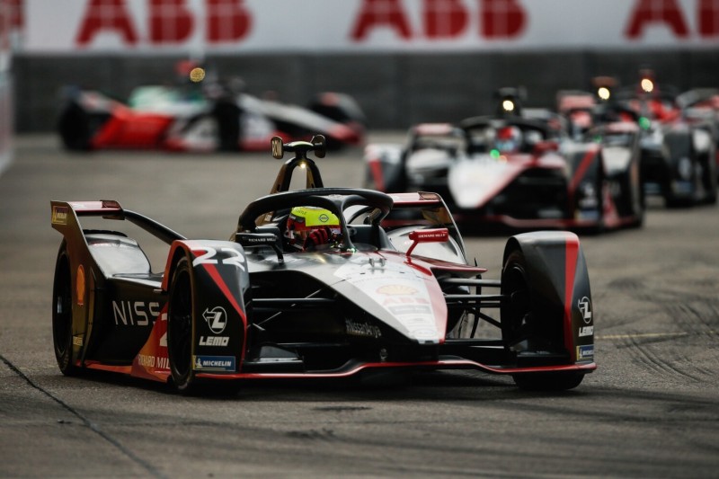 Formel E Berlin 5: Start-Ziel-Sieg für Rowland - Podium für Rene Rast