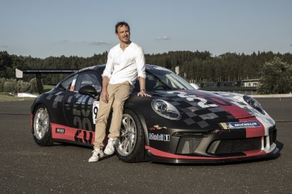 Hollywood-Filmstar Michael Fassbender fährt im Porsche-Supercup
