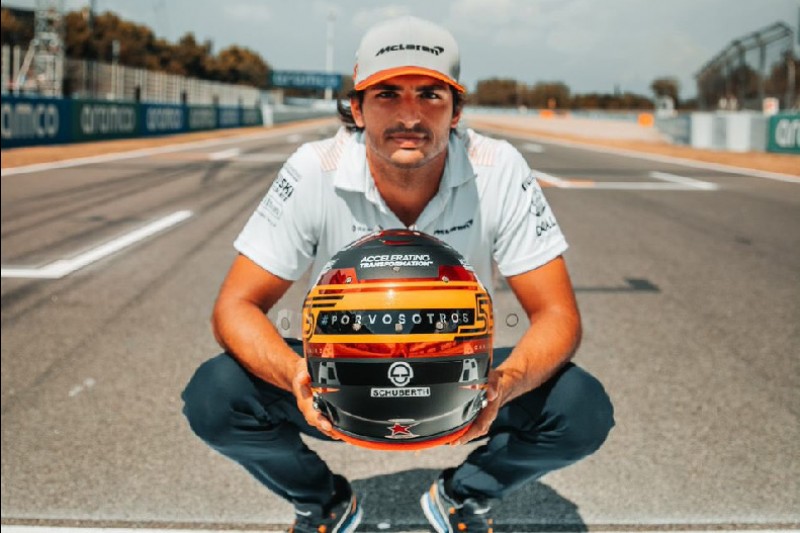 Sainz mit Botschaft für Spanien: Spezialhelm für Rest der Saison?