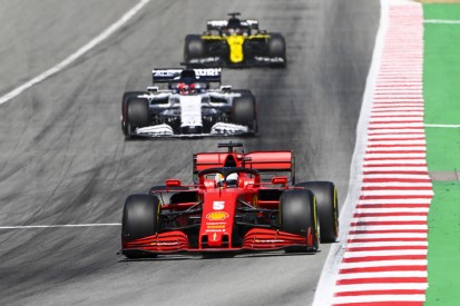 Wieder keine Antwort am Funk: Vettel in Barcelona "angekratzt"