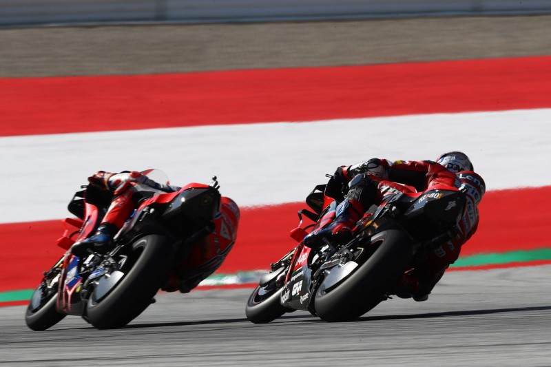 Ducati hält sich großteils freiwillig zurück - Defektserie bei Petrucci
