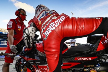 "Unemployed" Dovizioso: Verlorene Wette sorgt für neuen Schriftzug