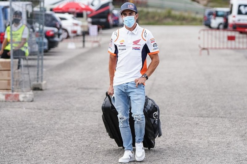 Überraschender Besuch: Marc Marquez taucht im Barcelona-Paddock auf