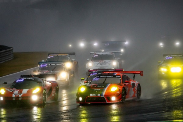 24h Nürburgring 2020: Restart nach mehr als neun Stunden Unterbrechung