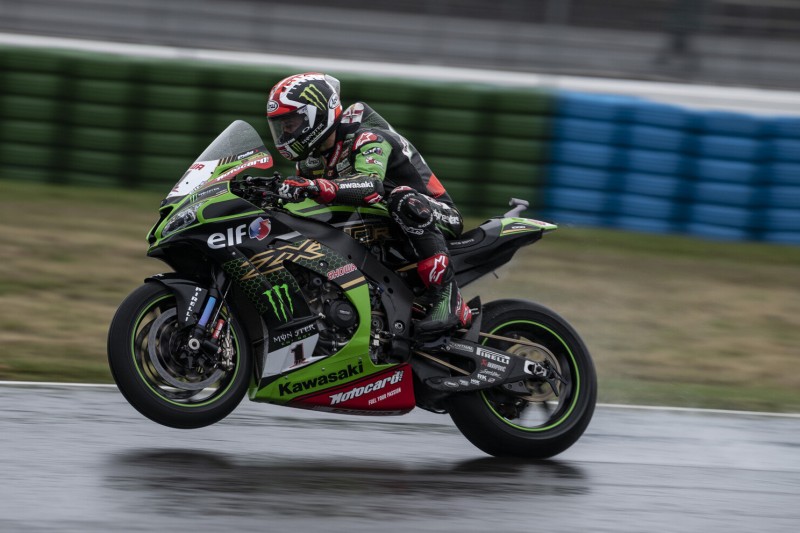 WSBK Magny-Cours: Rea bezwingt Baz, BMW-Piloten kollidieren in Kurve 1
