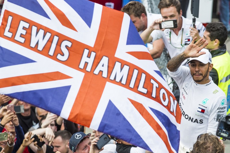 Sir Lewis Hamilton: Queen wird Formel-1-Star zum Ritter schlagen