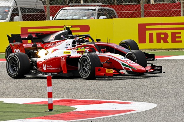 Formel 2 Bahrain 2020: Mick Schumacher entgeht Crash mit Titelrivalen