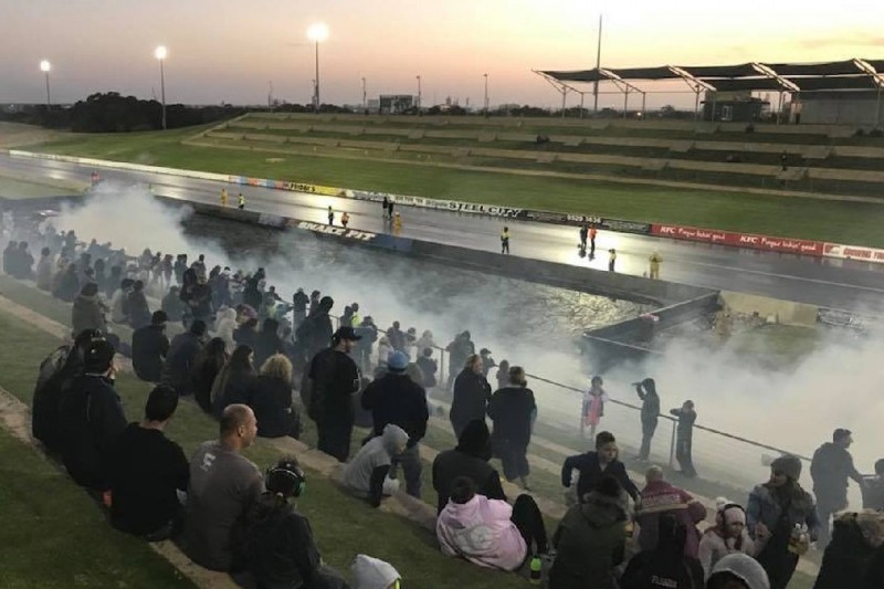 Schießerei an der Rennstrecke: Polizei bricht Dragster-Event ab!