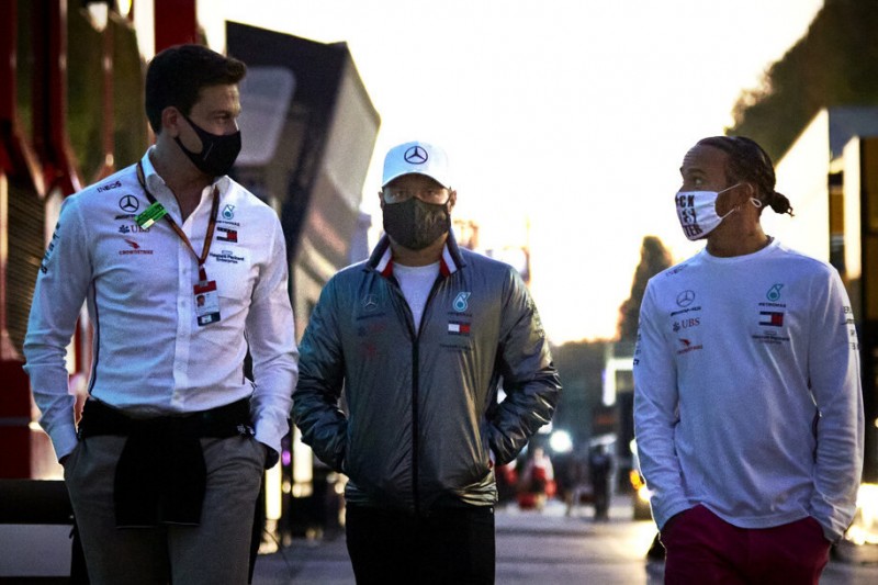 Hamilton und der "Schwarze Schwan": Was Toto Wolff damit gemeint hat