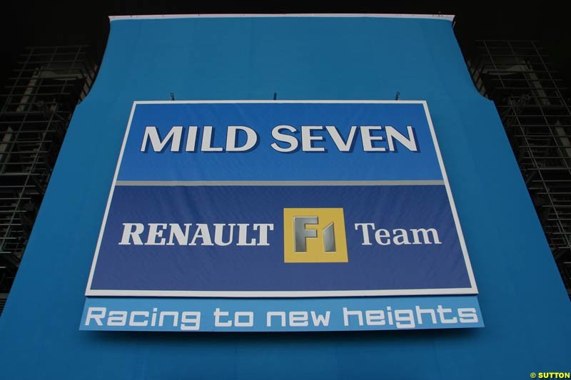 2003 Renault Launch